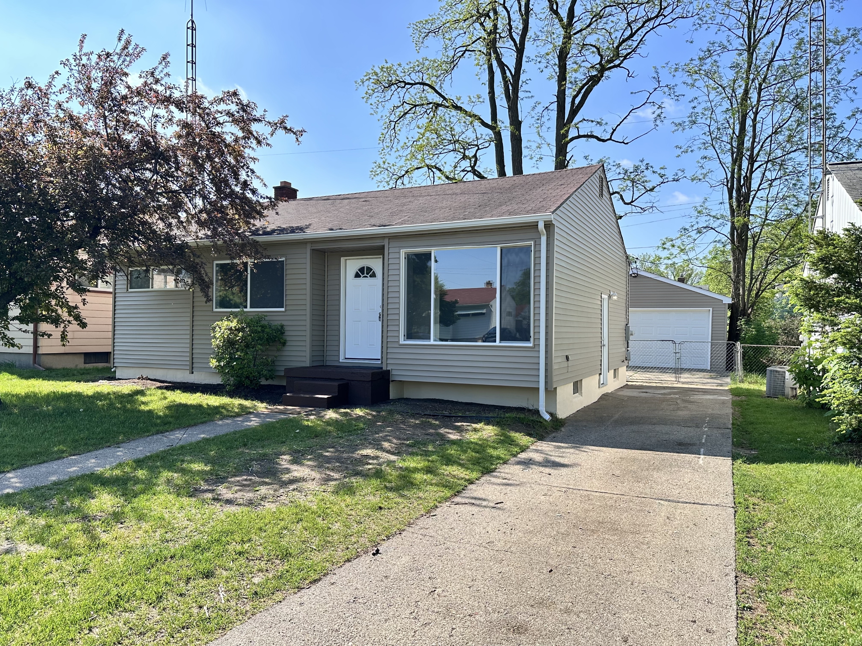 3742 Woodrow Ave.